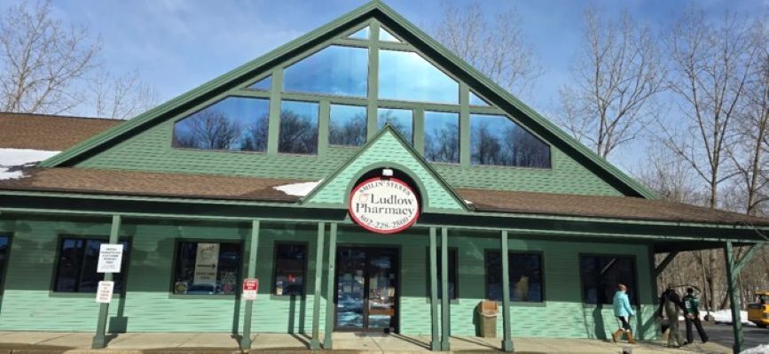 57 Pond St, Ludlow, VT à louer - Photo de l’immeuble – Image 2 sur 3
