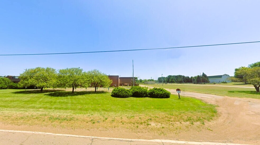 651 Beck St, Jonesville, MI à louer - Photo de l’immeuble – Image 2 sur 3