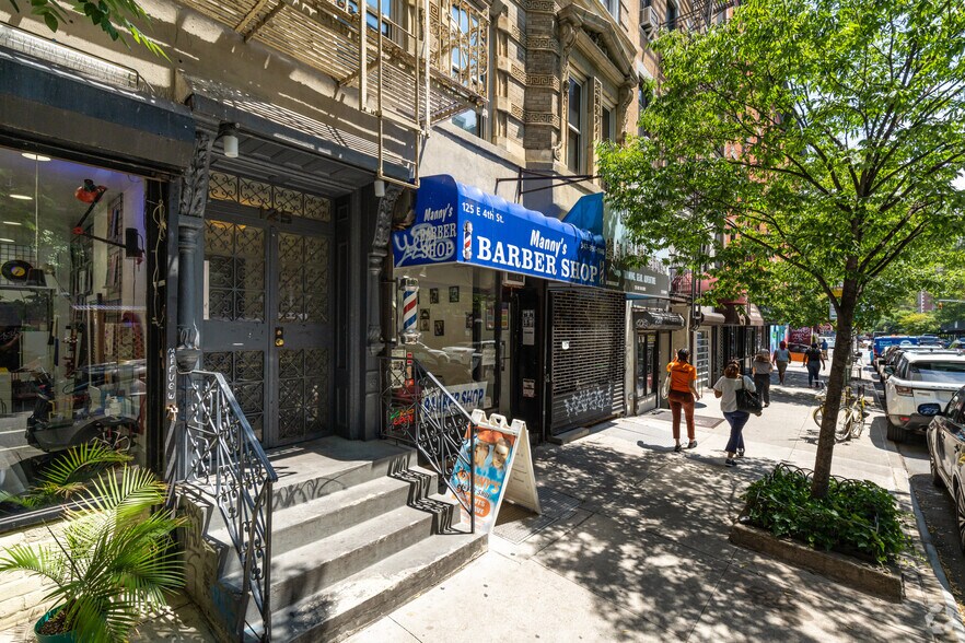 125 E 4th St, New York, NY à louer - Photo de l’immeuble – Image 3 sur 3