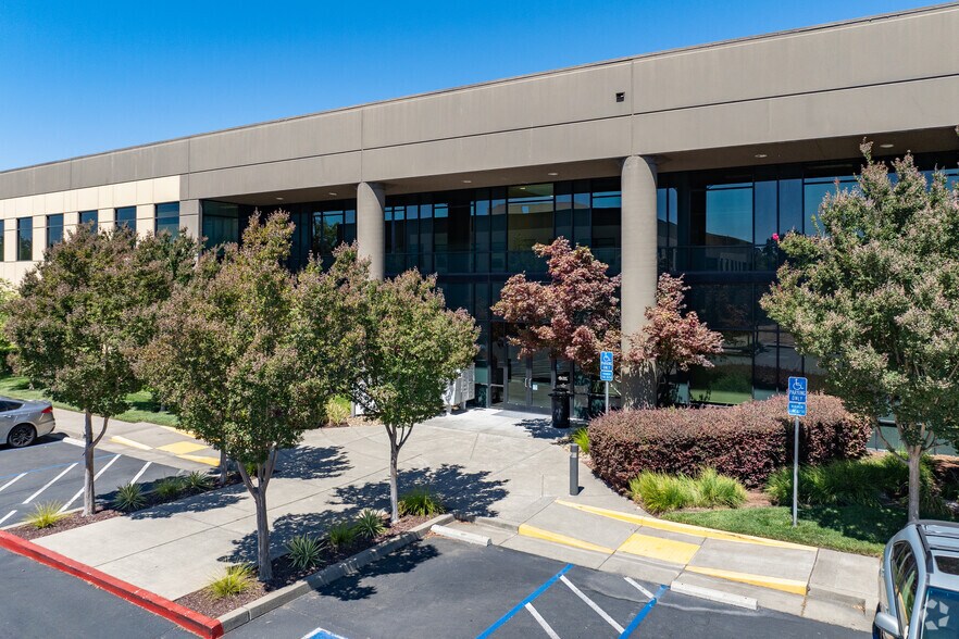 3843 Brickway Blvd, Santa Rosa, CA à louer - Photo de l’immeuble – Image 2 sur 3