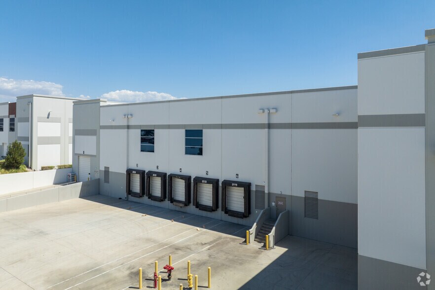 14518 Santa Ana Ave, Fontana, CA à louer - Photo de l’immeuble – Image 2 sur 4