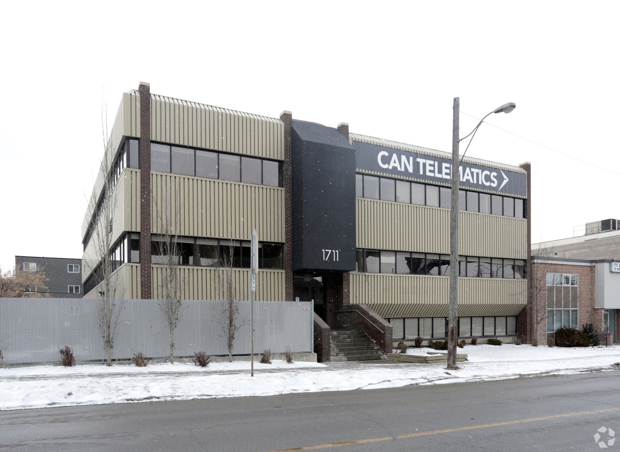 1711 10th Ave SW, Calgary, AB à louer Photo de l’immeuble– Image 1 sur 6