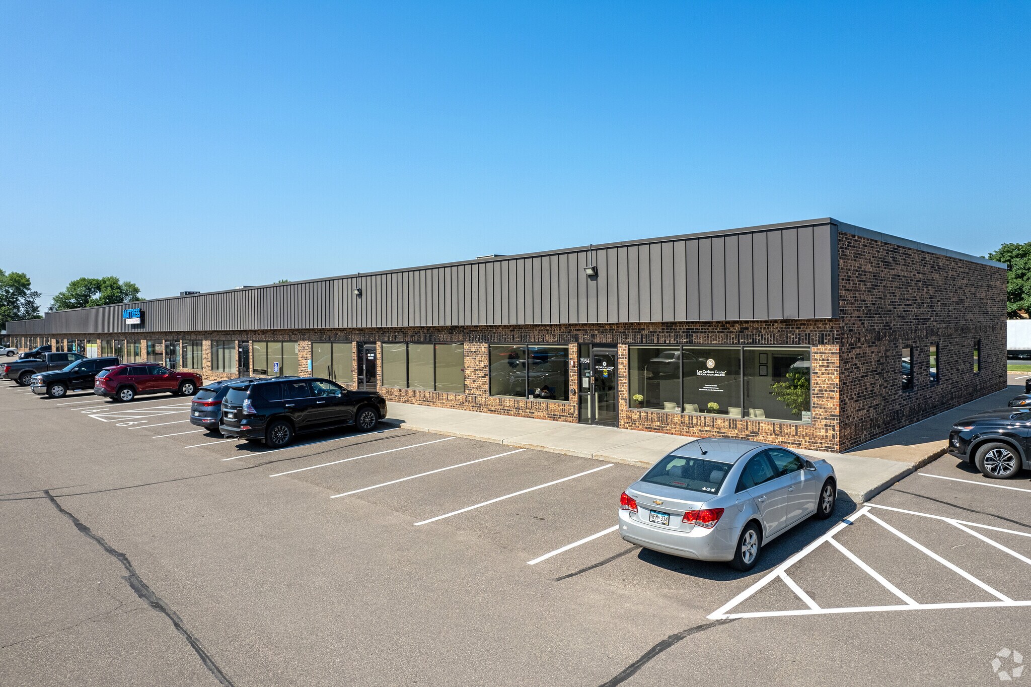 7920-7958 NE University Ave, Fridley, MN à louer Photo principale– Image 1 sur 5