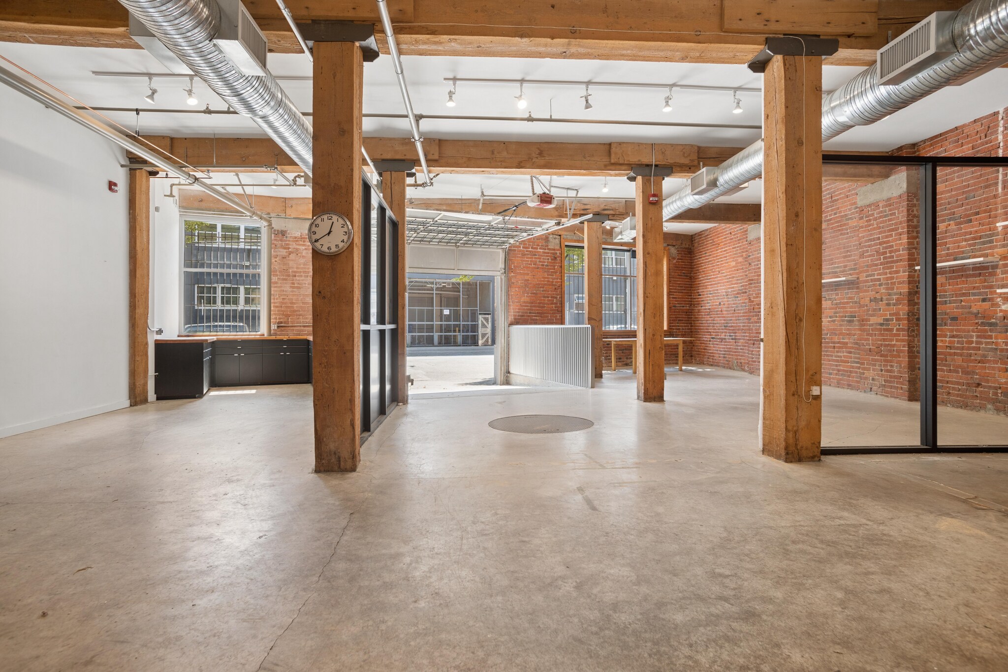 339 Railway St, Vancouver, BC à louer Photo intérieure– Image 1 sur 6