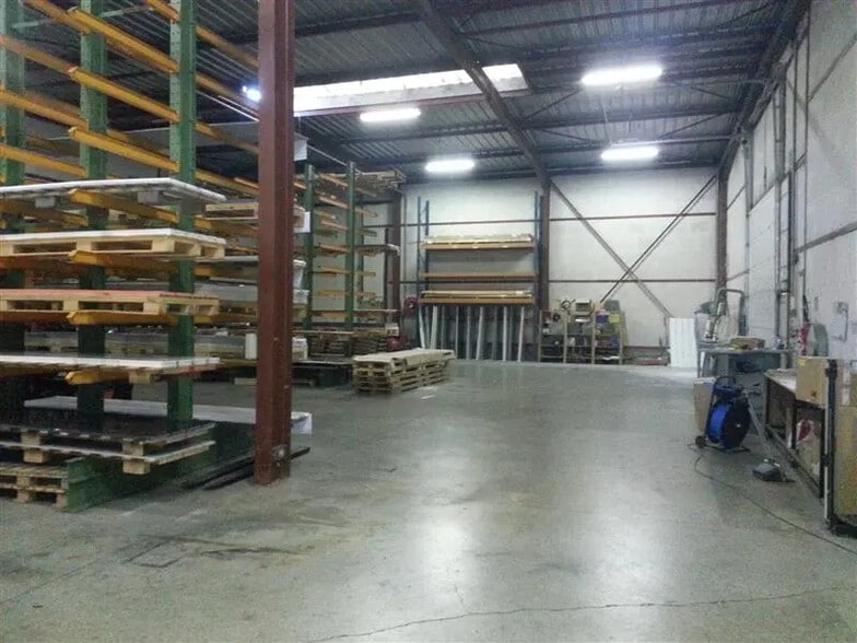 Local d’activités dans Villepinte à louer - Photo intérieure – Image 1 sur 4