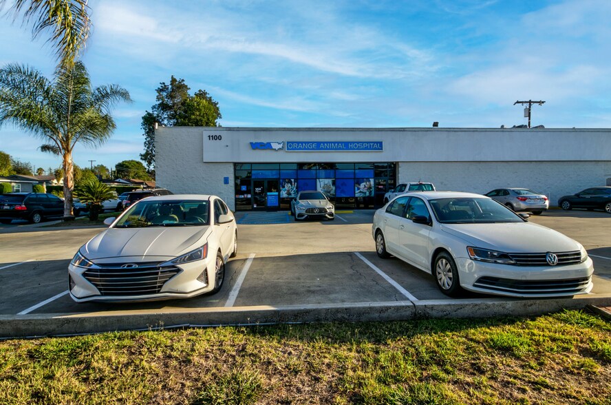 1100 W Chapman Ave, Orange, CA à vendre - Photo de l’immeuble – Image 2 sur 8