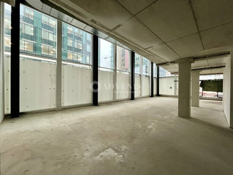 Local commercial dans Nanterre à louer - Photo de l’immeuble – Image 3 sur 12