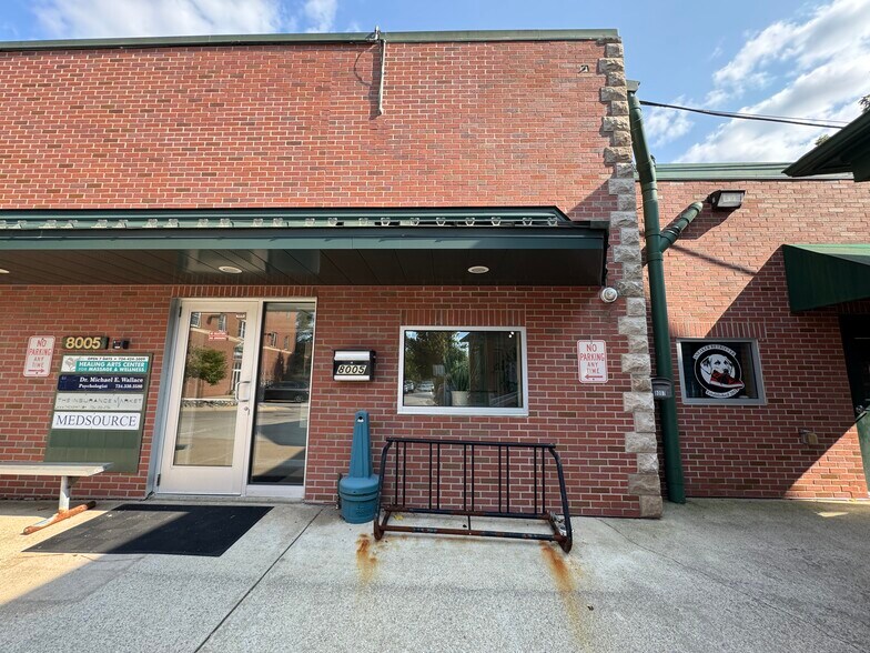 8005-8007 Main St, Dexter, MI à louer - Photo de l’immeuble – Image 2 sur 3