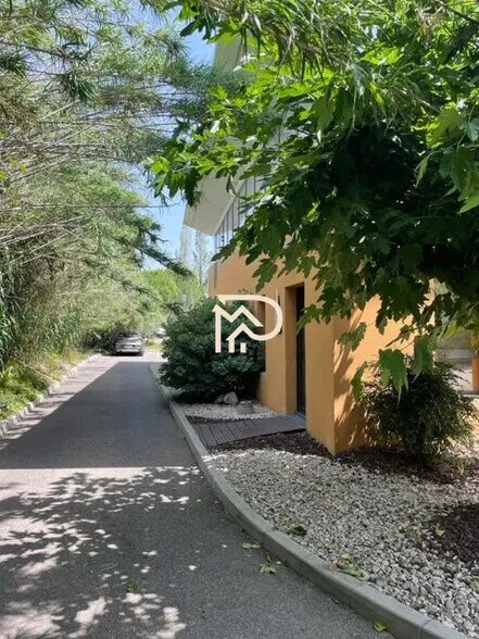 Bureau dans Aubagne à louer - Photo de l’immeuble – Image 3 sur 4