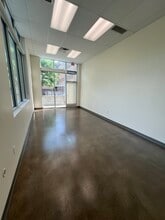 7015 Twin Hills Ave, Dallas, TX à louer Photo intérieure– Image 2 sur 7