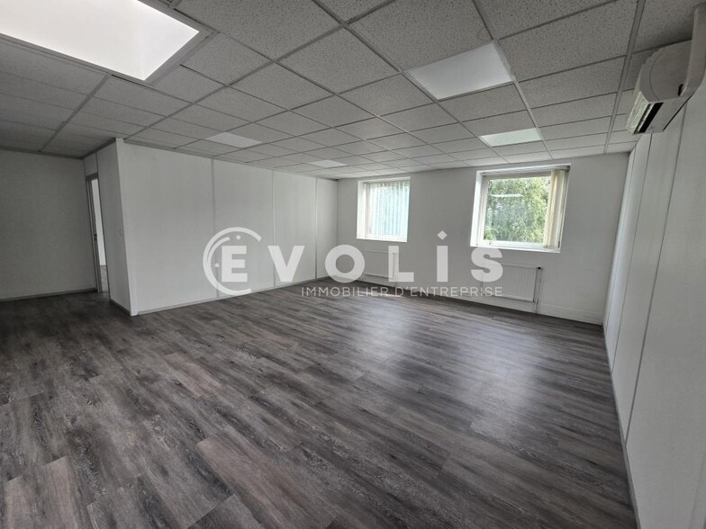 11 Avenue Des 2 Lacs, Villejust à louer - Photo intérieure – Image 2 sur 8