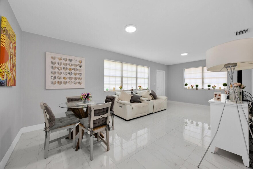 10502 SW 77th Ct, Miami, FL à vendre - Photo de l’immeuble – Image 2 sur 24