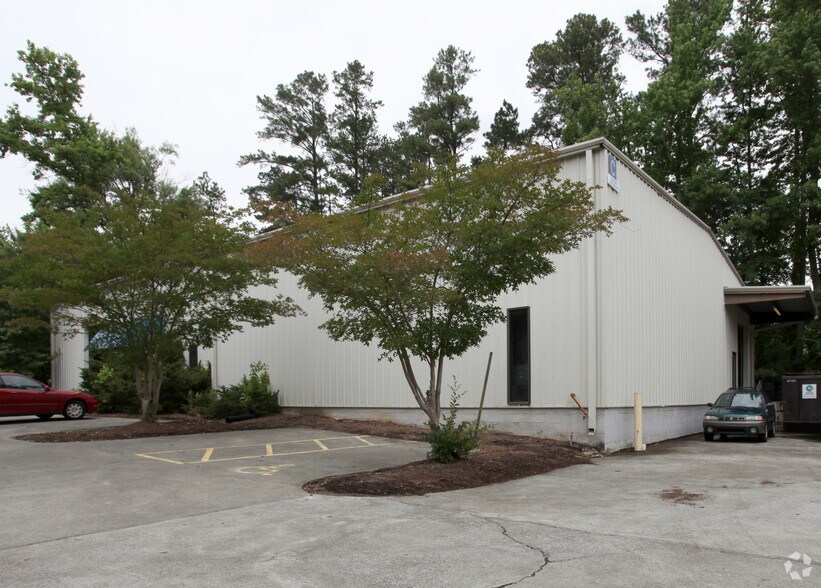 4506 Bennett Memorial Rd, Durham, NC à louer - Photo de l’immeuble – Image 2 sur 7