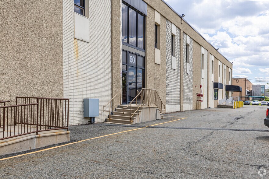 60 Enterprise Ave, Secaucus, NJ à louer - Photo de l’immeuble – Image 3 sur 6