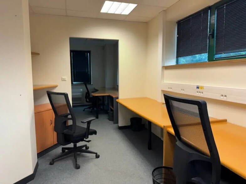 Bureau dans Lissieu à louer - Photo de l’immeuble – Image 1 sur 3