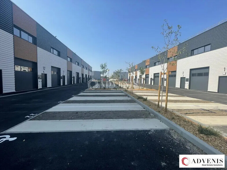 Local d’activités dans Gradignan à louer - Photo de l’immeuble – Image 2 sur 11