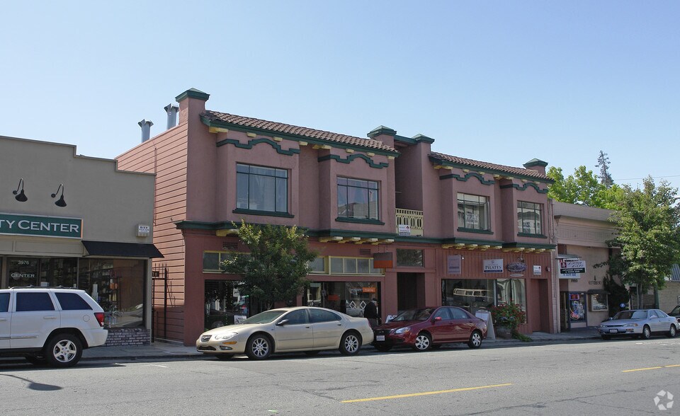 3966 Piedmont Ave, Oakland, CA à louer - Photo de l’immeuble – Image 2 sur 20
