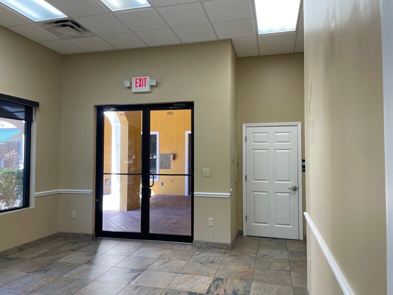 11309 Lake Underhill Rd, Orlando, FL à louer - Photo de l’immeuble – Image 3 sur 27