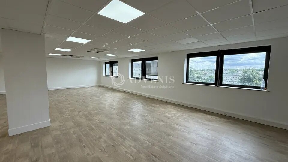 Bureau dans Lognes à louer - Photo de l’immeuble – Image 1 sur 6