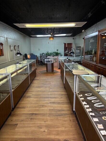 128 E Main St, West Frankfort, IL à vendre - Photo de l’immeuble – Image 3 sur 18