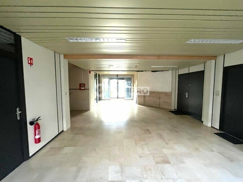 Bureau dans Chauny à louer - Hall d’entrée – Image 2 sur 5