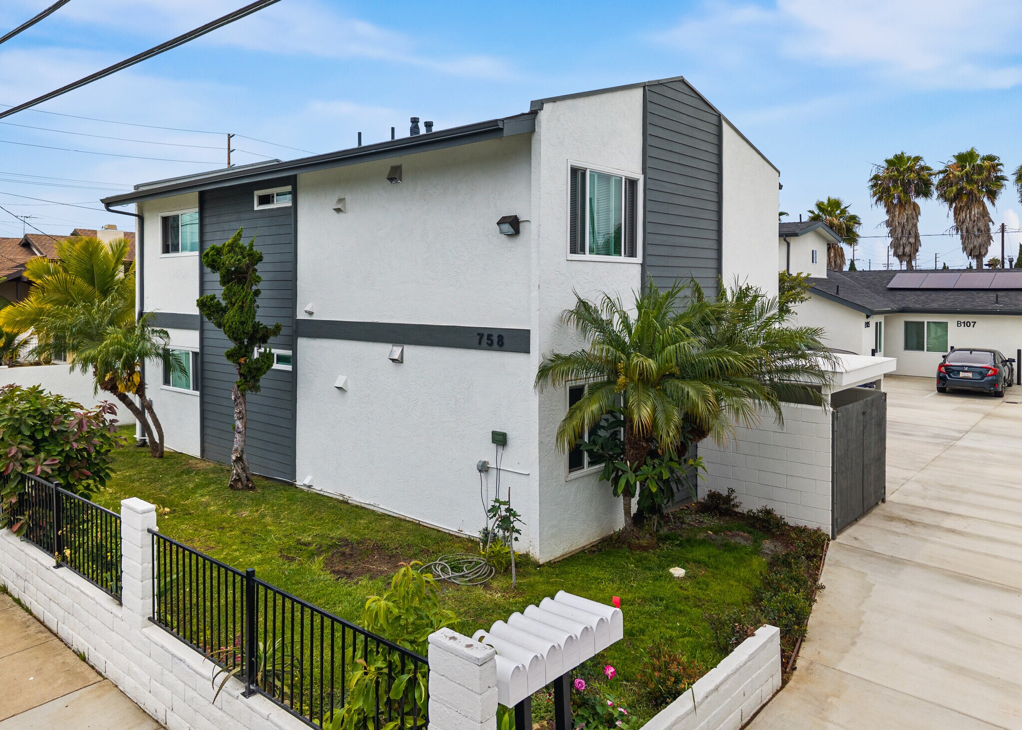 758 W 20th St, Costa Mesa, CA à vendre Photo de l’immeuble– Image 1 sur 9