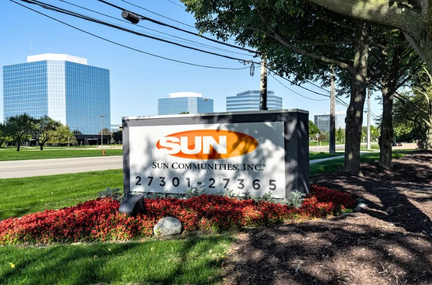 27335 W 11 Mile Rd, Southfield, MI à vendre - Photo de l’immeuble – Image 2 sur 9