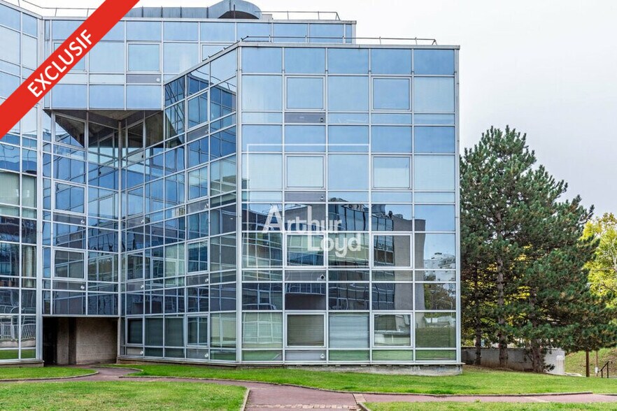 Bureau dans Évry-Courcouronnes à vendre - Photo de l’immeuble – Image 3 sur 6
