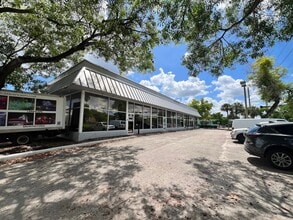 2696 NW 31st Ave, Lauderdale Lakes, FL à louer Photo de l’immeuble– Image 1 sur 2