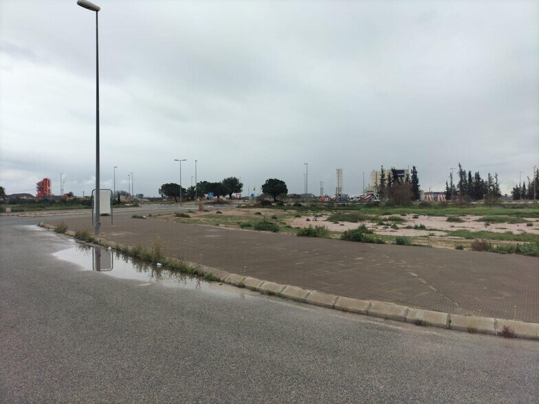 Industriel/Logistique dans Cox à vendre - Photo de l’immeuble – Image 3 sur 31
