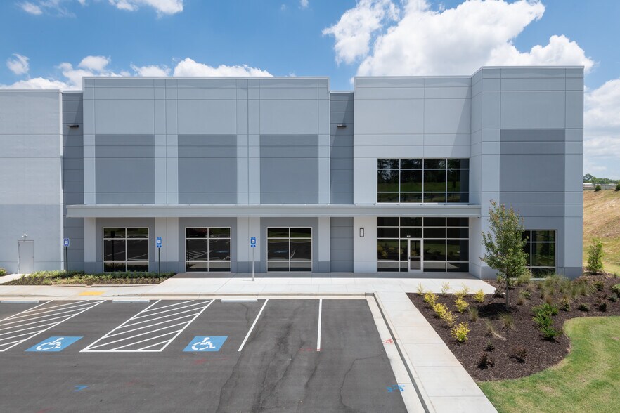 4000 Chamblee Rd, Oakwood, GA à louer - Photo de l’immeuble – Image 2 sur 5
