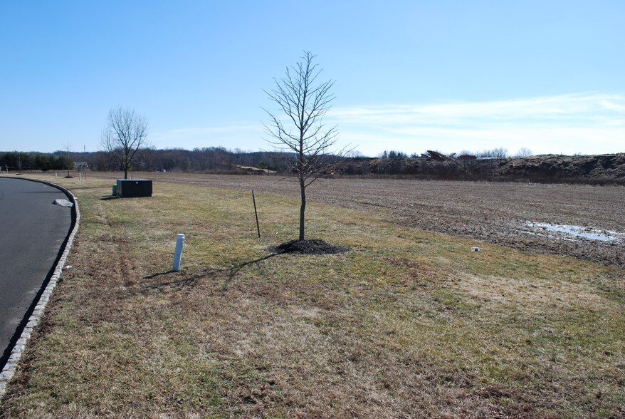 Campus Dr, Warminster Township, PA à vendre - Photo de l’immeuble – Image 3 sur 6