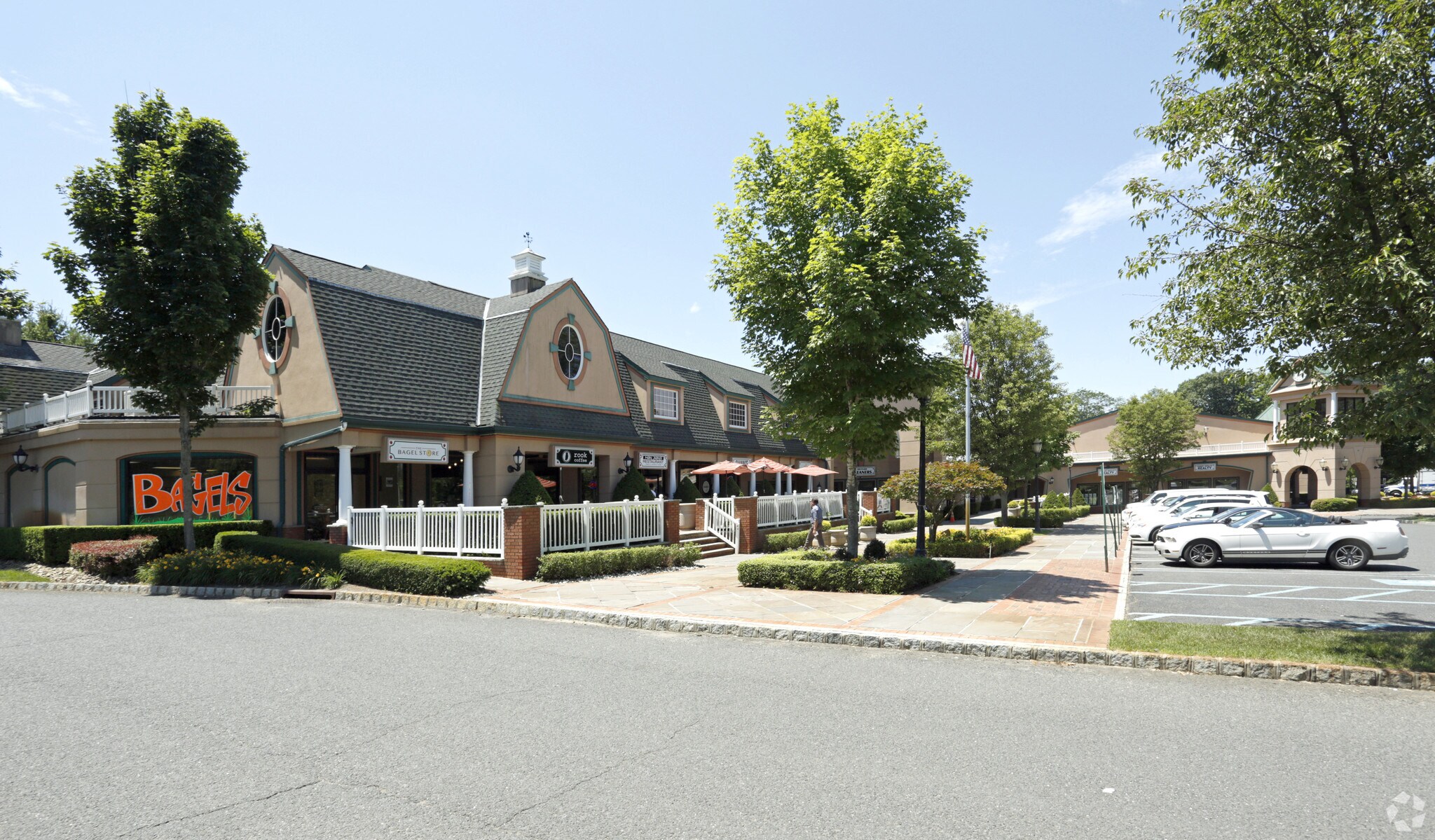 340 State Route 34 S, Colts Neck, NJ à louer Photo principale– Image 1 sur 5