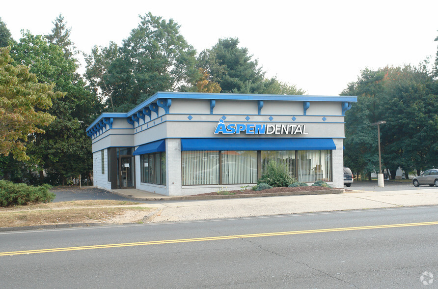 1128 Farmington Ave, Bristol, CT à vendre - Photo de l’immeuble – Image 2 sur 2