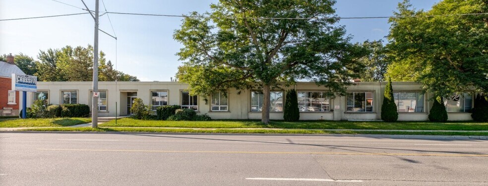 649 Ontario St, Stratford, ON à louer - Photo de l’immeuble – Image 2 sur 3