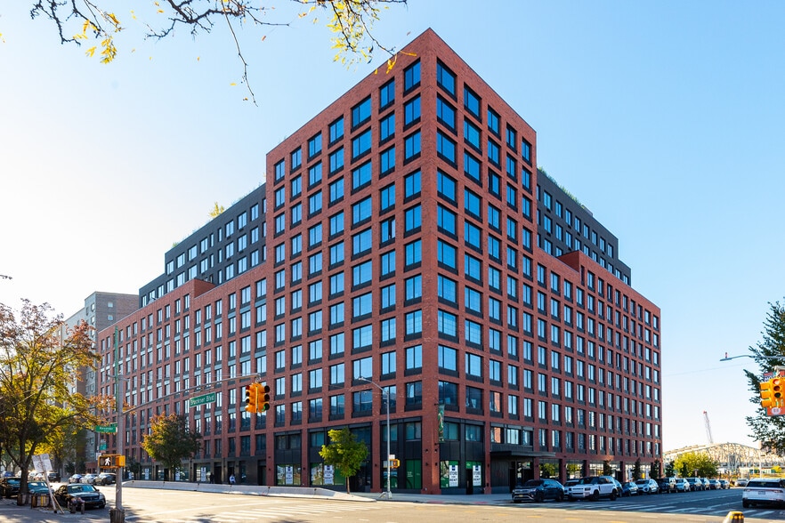 40 Bruckner Blvd, Bronx, NY à louer - Photo de l’immeuble – Image 2 sur 44