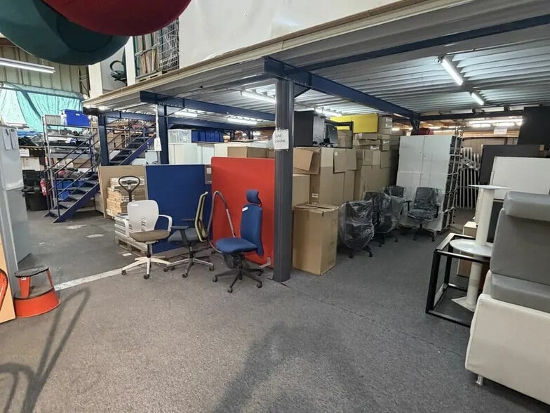 Local d’activités dans Valence à louer - Photo de l’immeuble – Image 3 sur 3