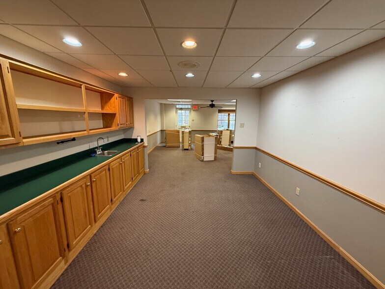 255 Park Pl, Chagrin Falls, OH à vendre - Photo de l’immeuble – Image 3 sur 7