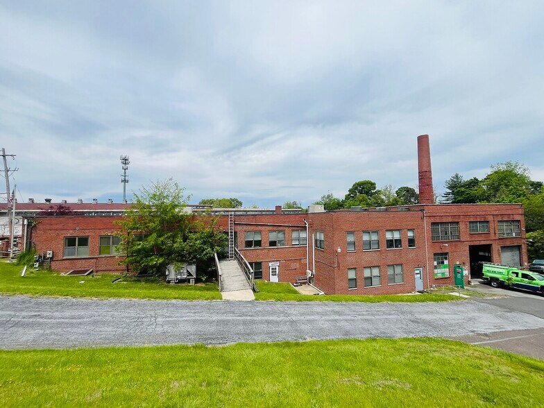 201 N 4th Ave, Royersford, PA à louer - Photo de l’immeuble – Image 1 sur 5