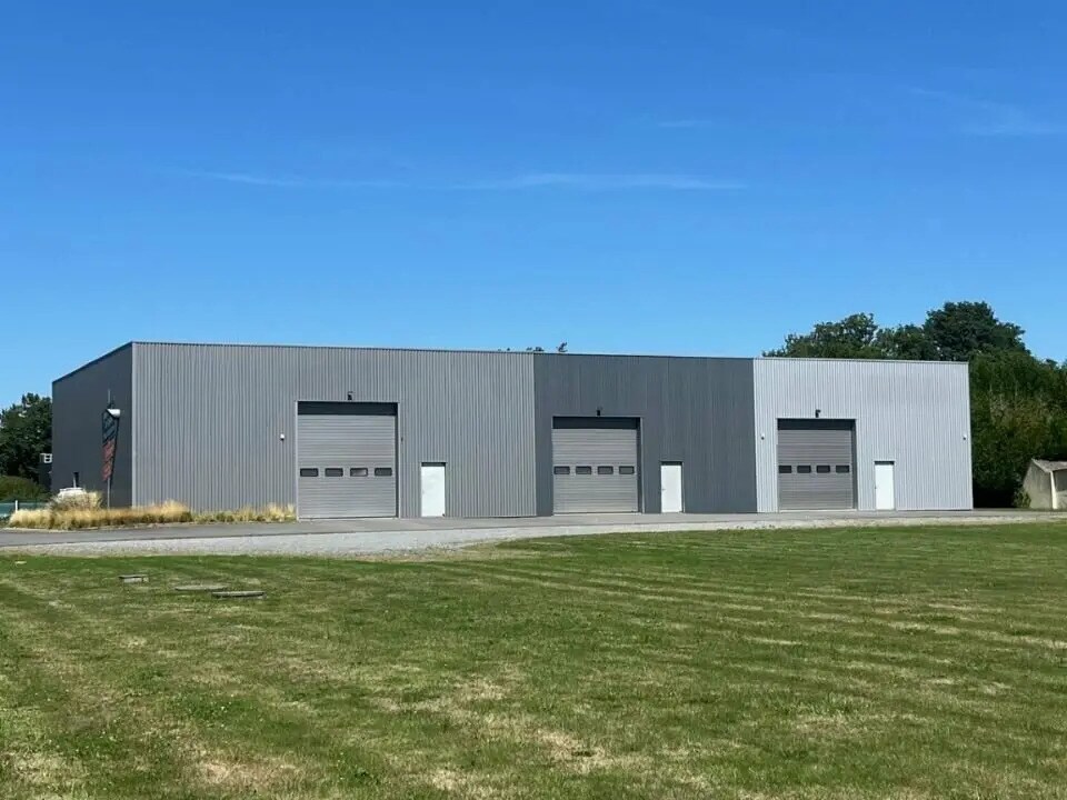 Local d’activités dans Bains-sur-Oust à louer Photo de l’immeuble– Image 1 sur 2