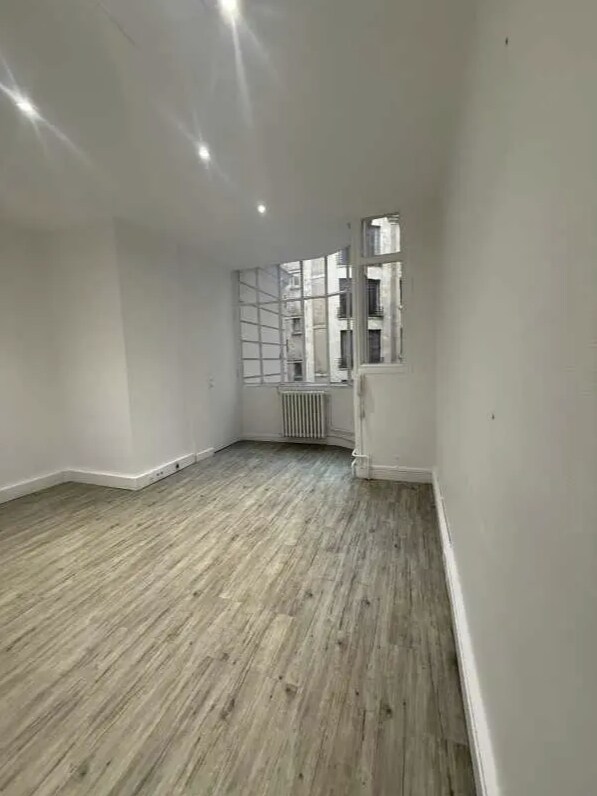 19 Bis Boulevard Delessert, Paris, PAR 75016 - Lot 01 -  - Photo intérieure - Image 1 of 7