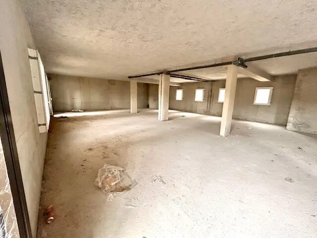 Bureau dans Graveson à louer - Photo de l’immeuble – Image 2 sur 4