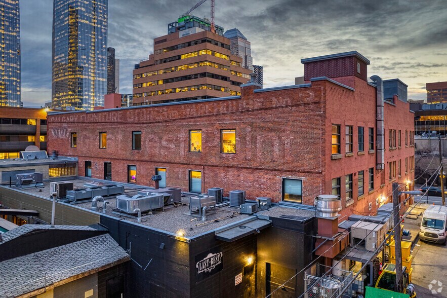 605 11 Ave SW, Calgary, AB à louer - Photo de l’immeuble – Image 3 sur 8