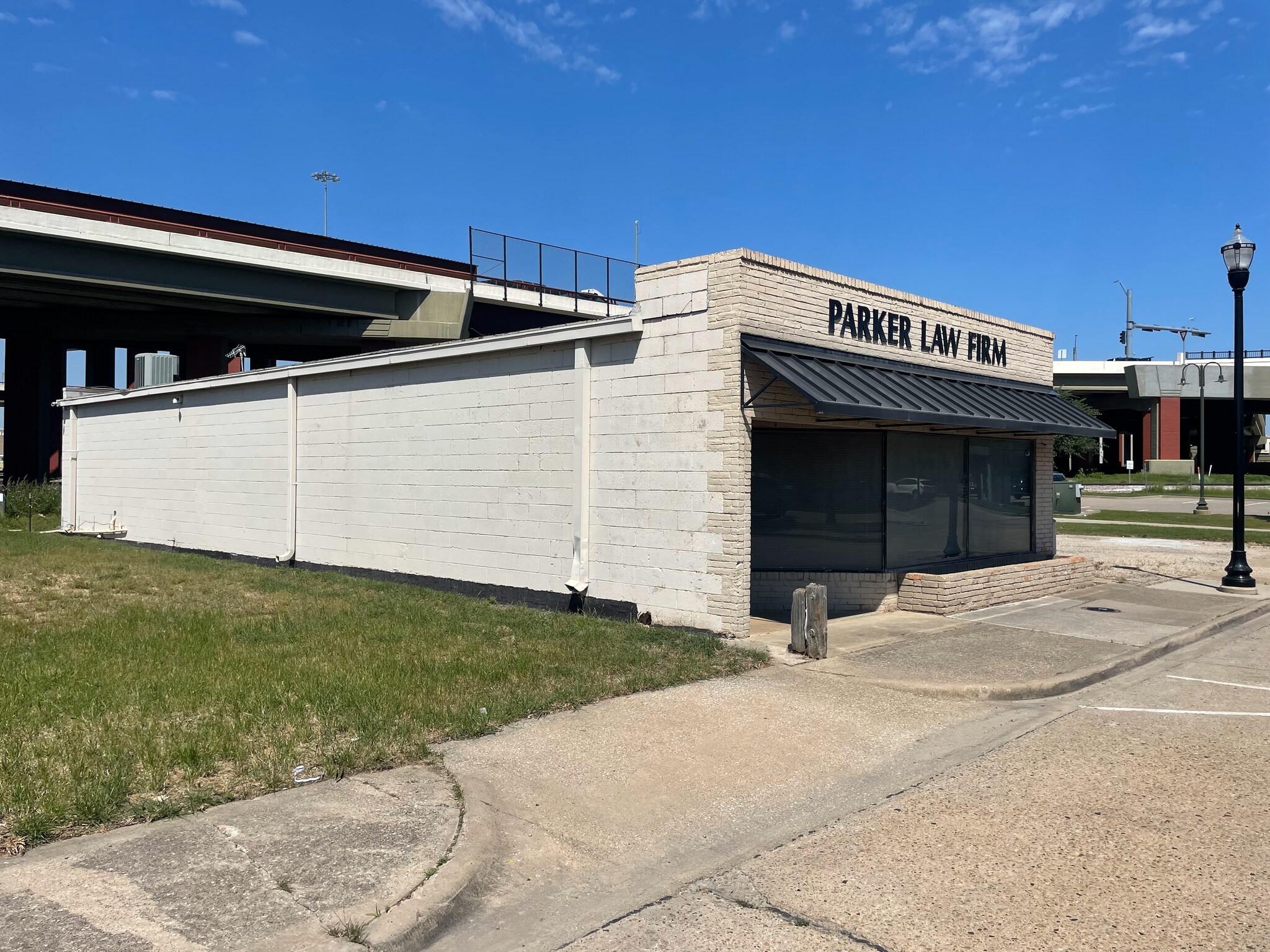 1012 S Elm St, Carrollton, TX à vendre Photo de l’immeuble– Image 1 sur 5