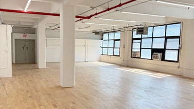 2121 41st Ave, Long Island City, NY à louer Photo intérieure– Image 2 sur 3