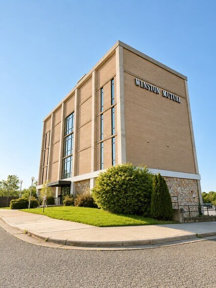 1225 E Fifth St, Winston-Salem, NC à louer - Photo de l’immeuble – Image 1 sur 23