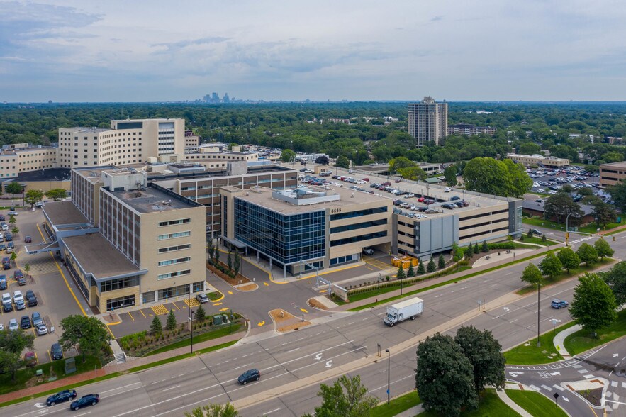 6565 S France Ave, Edina, MN à louer - Photo de l’immeuble – Image 2 sur 6