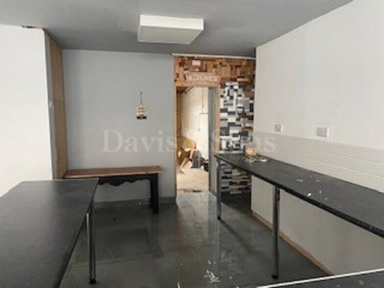 33-36A Church Rd, Newport à vendre - Photo de l’immeuble – Image 3 sur 28