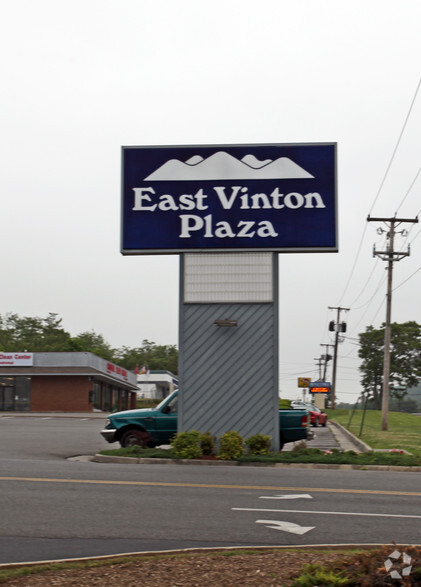 1922-1952 E Washington Ave, Vinton, VA à louer - Photo de l’immeuble – Image 2 sur 2