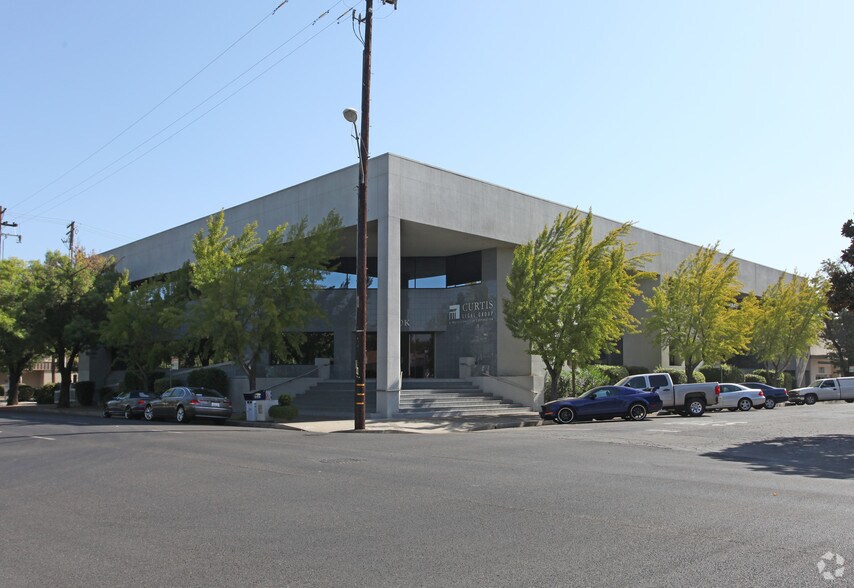 1300 K St, Modesto, CA à louer - Photo de l’immeuble – Image 1 sur 4